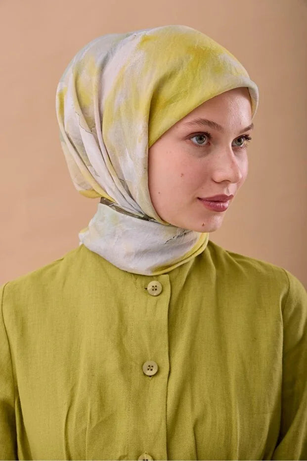 Olinda Scarf