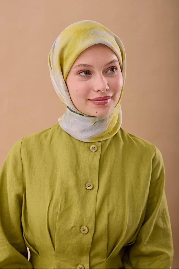 Olinda Scarf