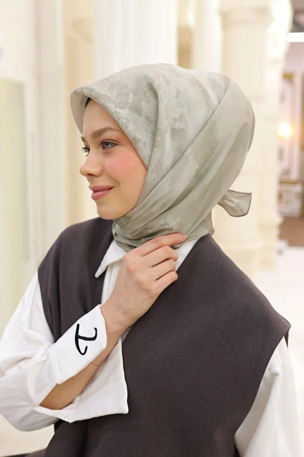 Shiny Scarf