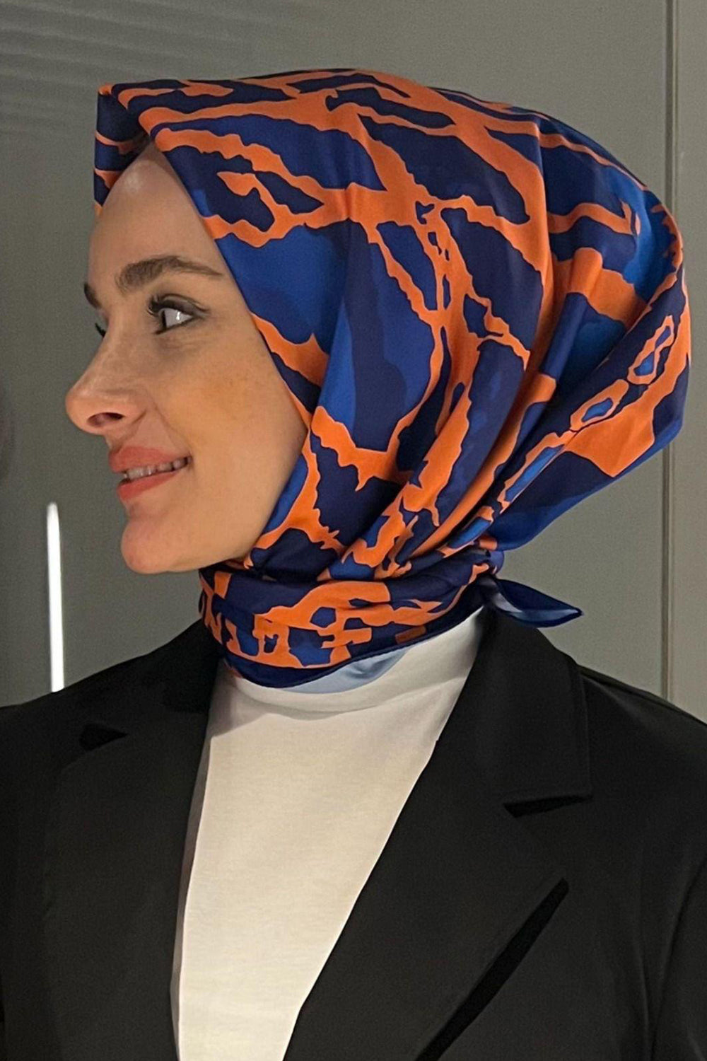 Premium Double Satin Royal Prints إيشارب دبل ساتان رويال