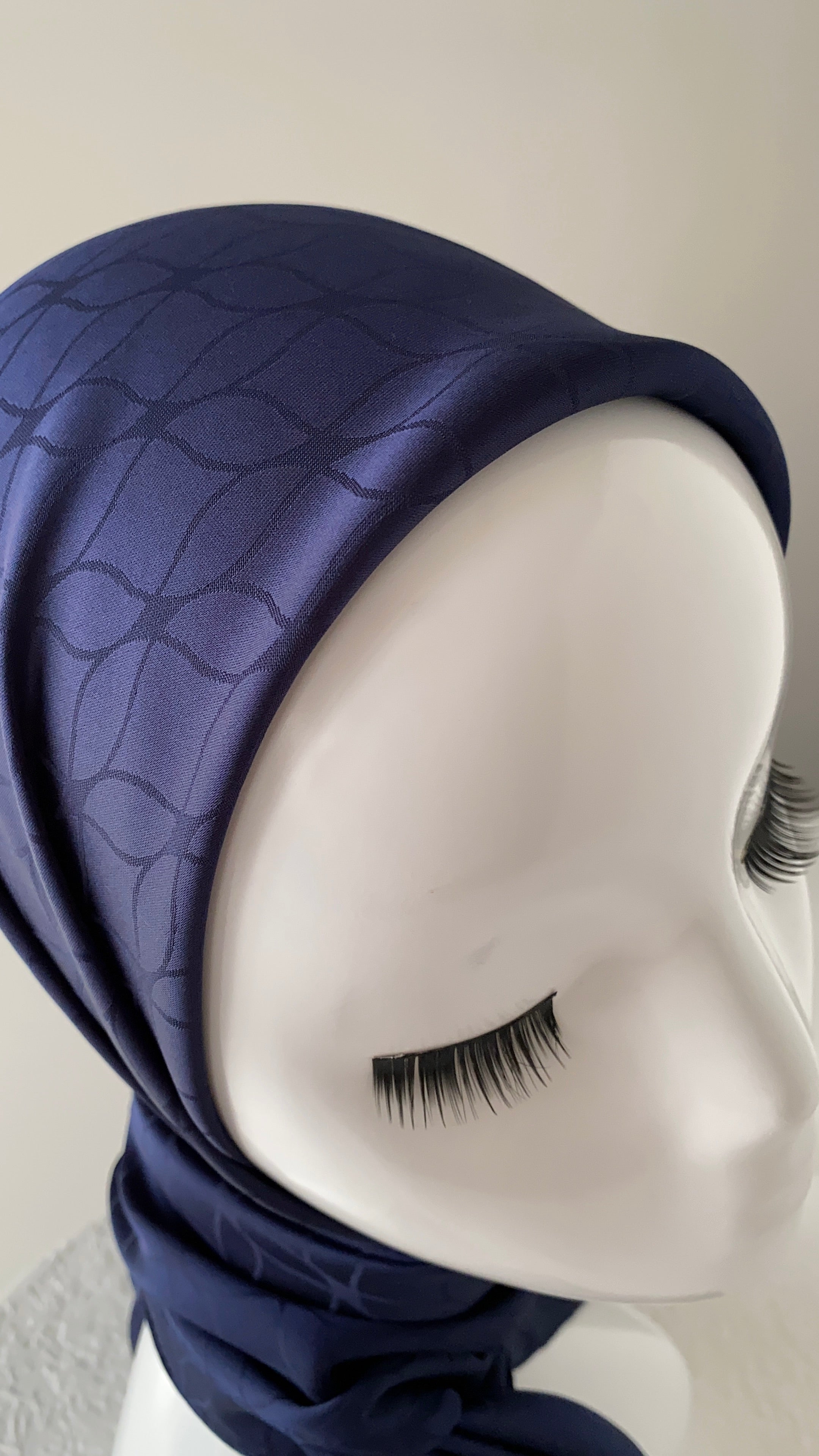 London Jakarli Silk Cotton Navy Blue لندن جاكارلي حرير قطن كحلي