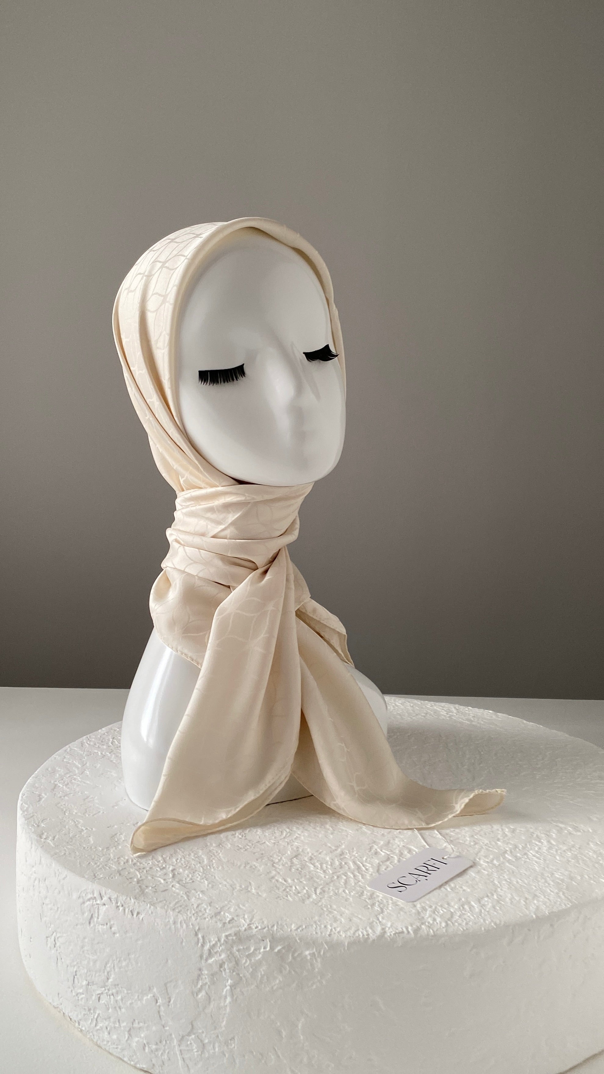 London Jakarli Silk Cotton White Peral لندن جاكارلي حرير قطن لؤلؤي