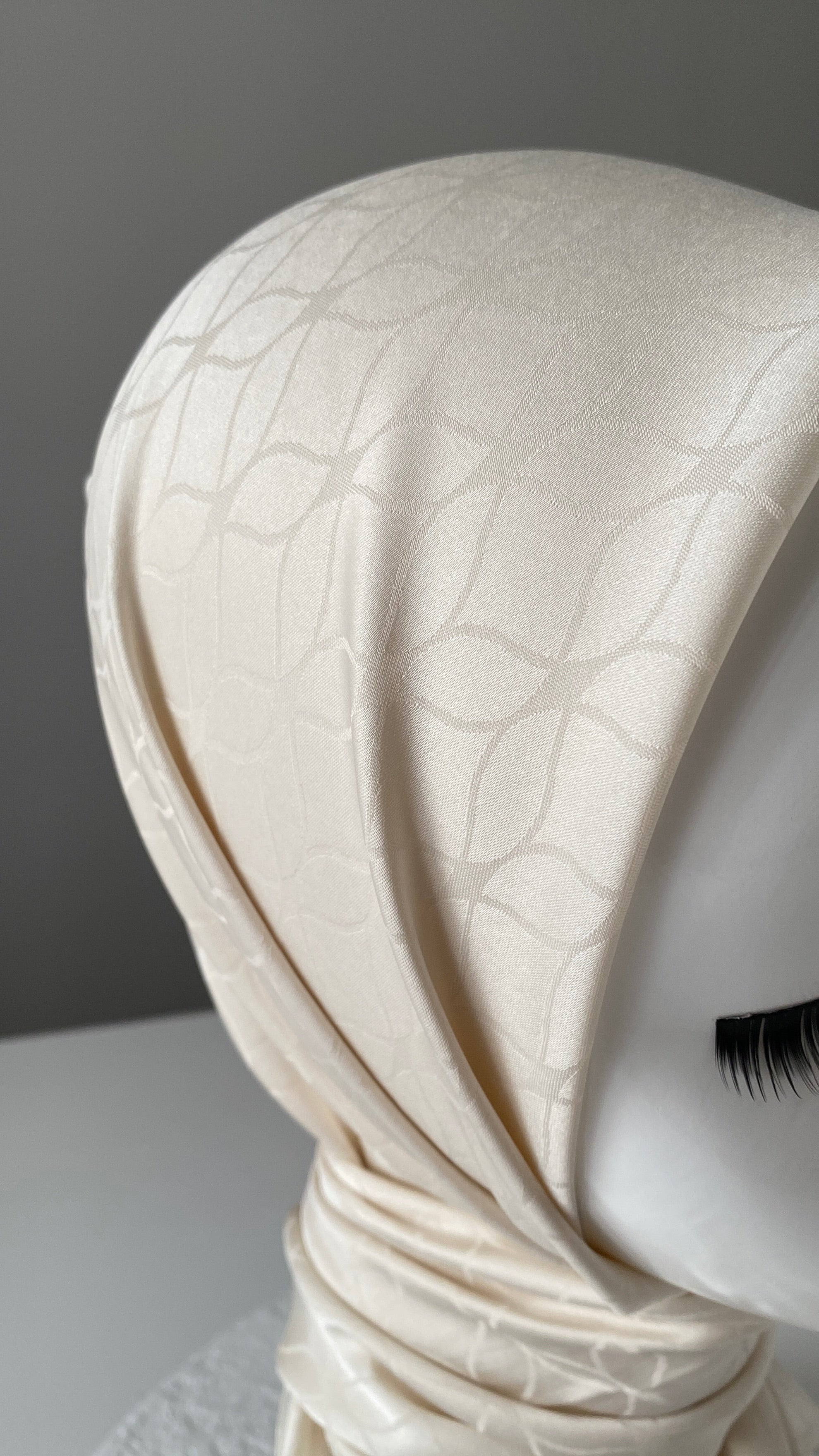 London Jakarli Silk Cotton White Peral لندن جاكارلي حرير قطن لؤلؤي