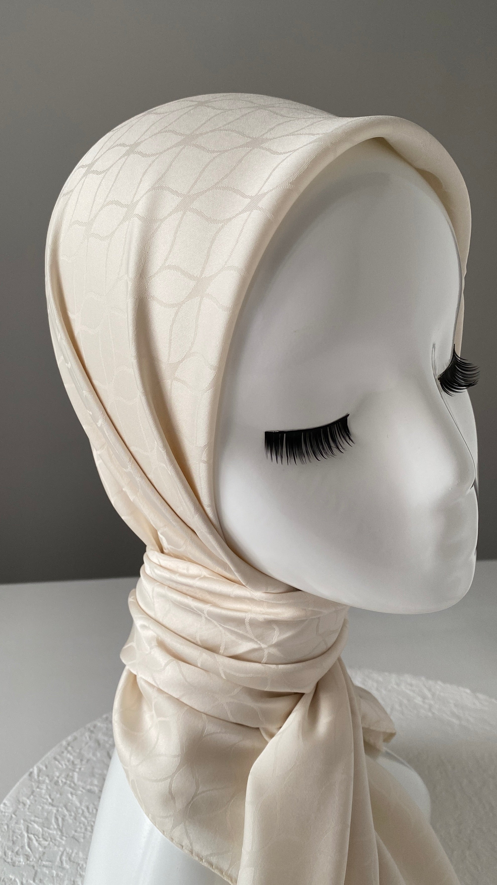 London Jakarli Silk Cotton White Peral لندن جاكارلي حرير قطن لؤلؤي