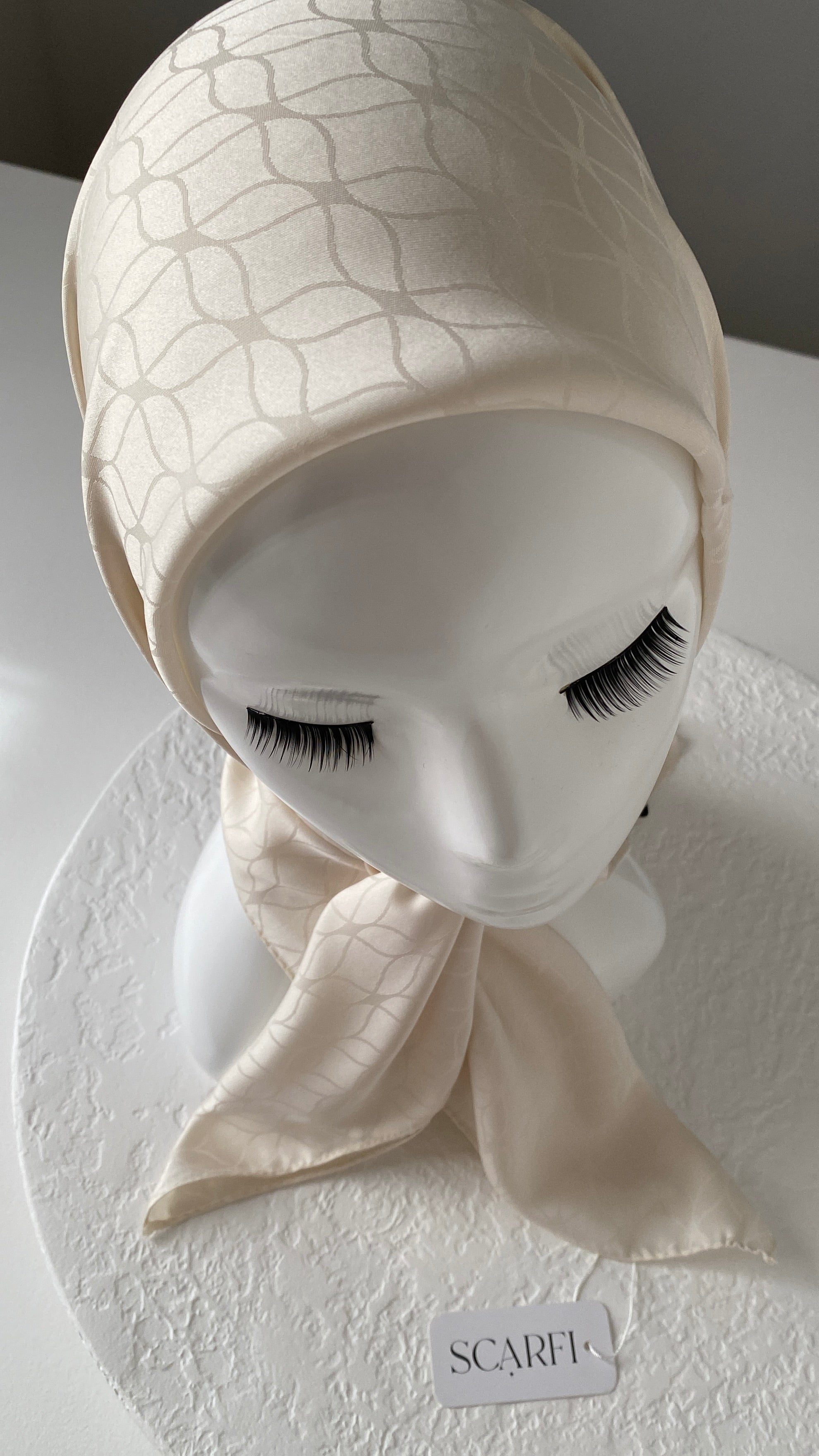 London Jakarli Silk Cotton White Peral لندن جاكارلي حرير قطن لؤلؤي