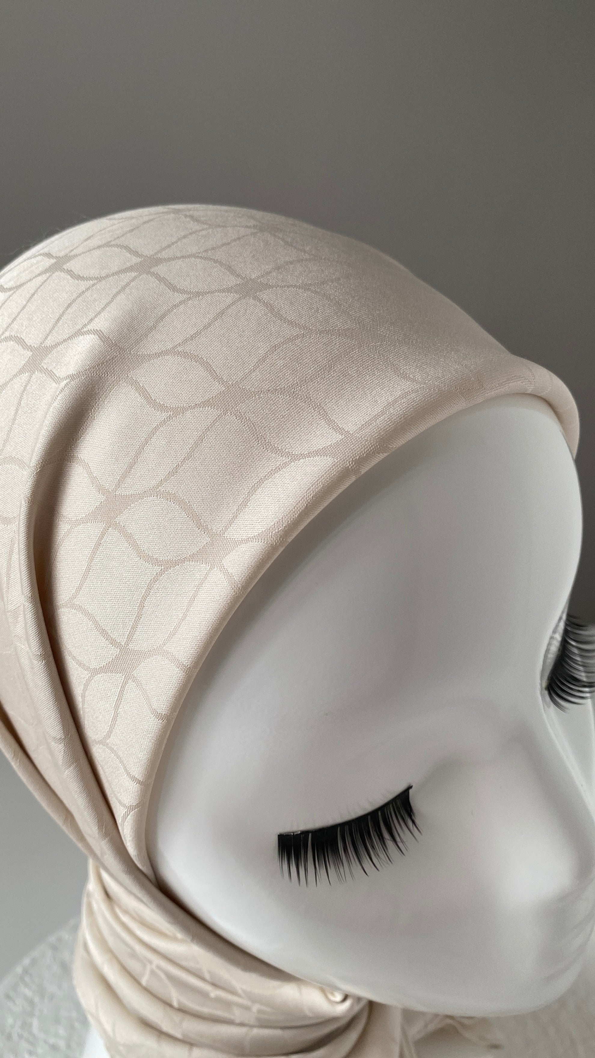London Jakarli Silk Cotton Ivory لندن جاكارلي حرير قطن ايفوري
