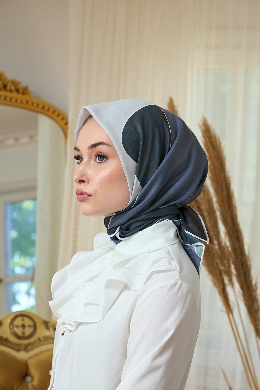 Summer Glow Soft Scarf Gray Black إيشارب سوفت لمعان الصيف رمادي أسود