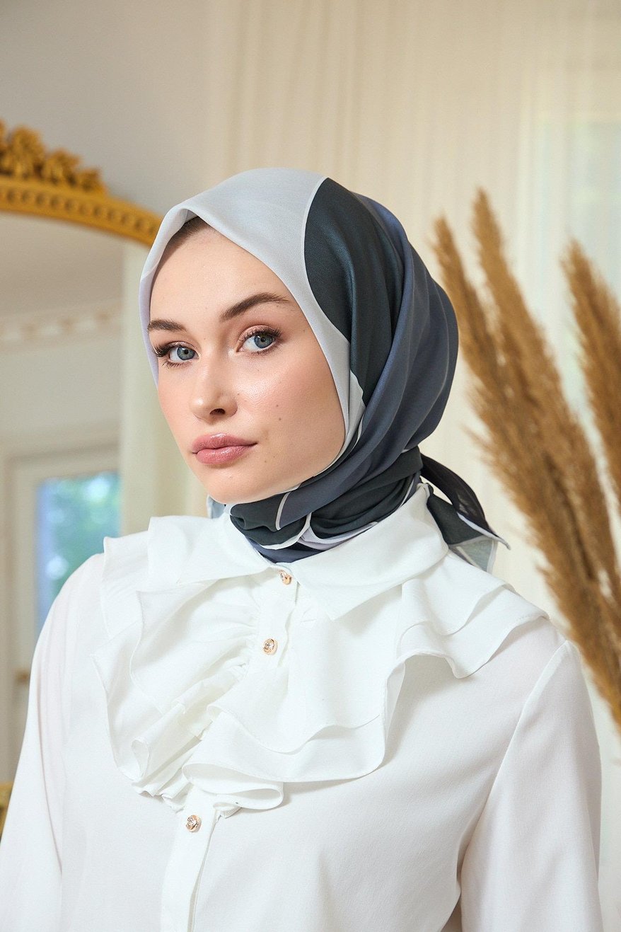Summer Glow Soft Scarf Gray Black إيشارب سوفت لمعان الصيف رمادي أسود
