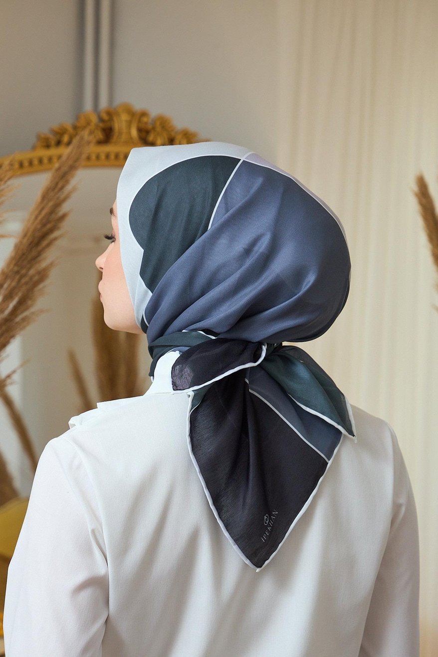 Summer Glow Soft Scarf Gray Black إيشارب سوفت لمعان الصيف رمادي أسود