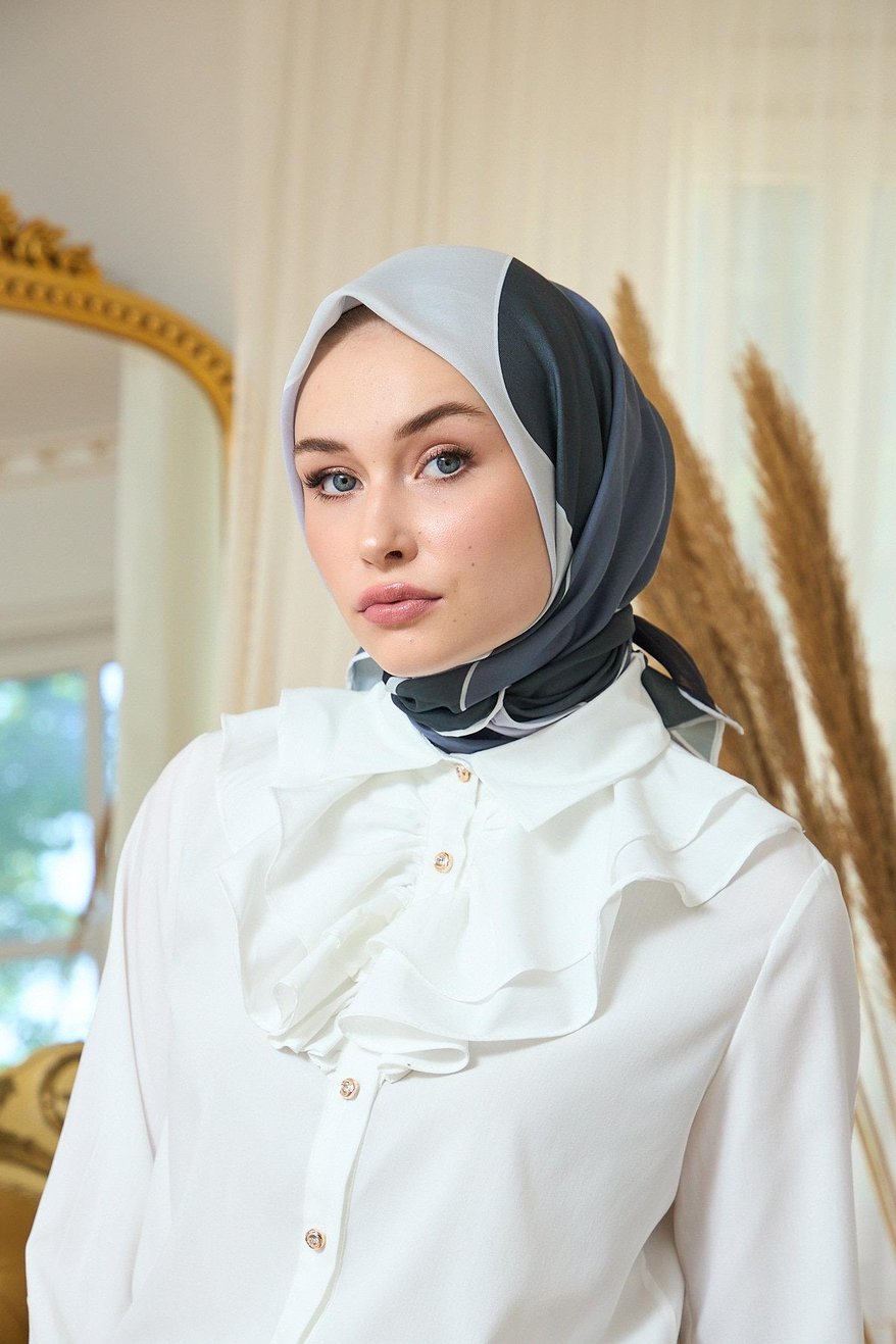 Summer Glow Soft Scarf Gray Black إيشارب سوفت لمعان الصيف رمادي أسود