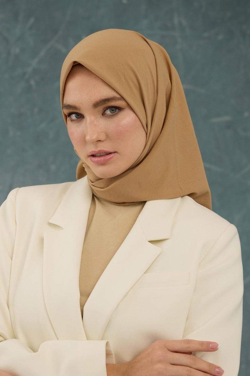 Eşarp Crepe Lycra Straw إيشارب كريب لايكرا بلون القش العسلي