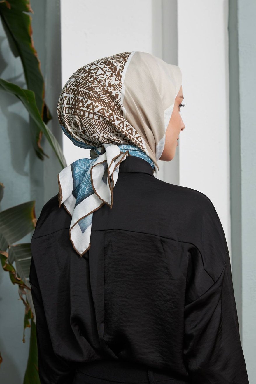 Geometric Pattern Series Brown Taupe Cotton Soft إيشارب من سلسلة النقوش الهندسية باللونين البني والفيزون من القطن
