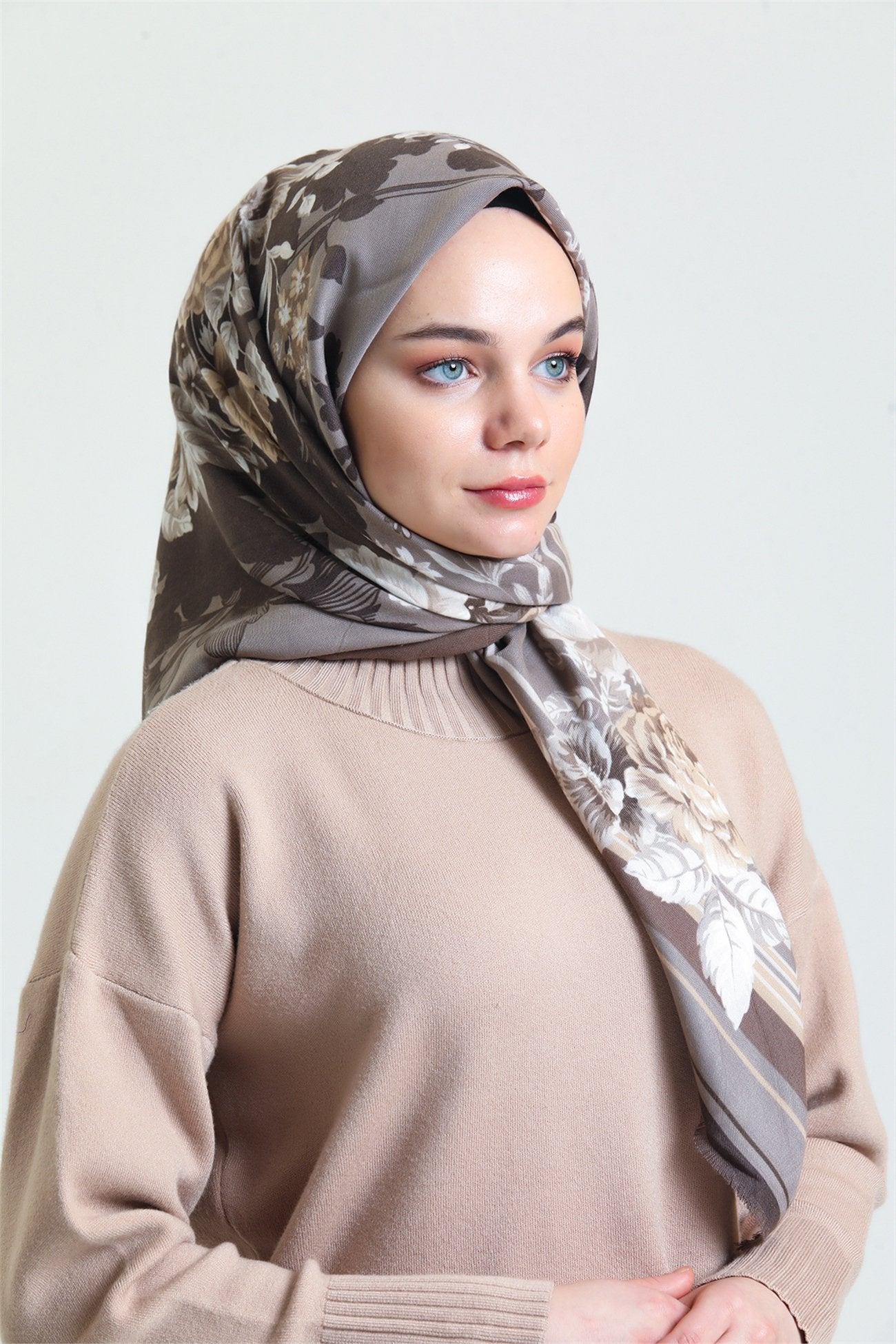 Vintage Flora - 100% Pure Cotton ايشارب قطن كلاسيك "فنتج فلورا" - 100% قطن طبيعي بني دافئ
