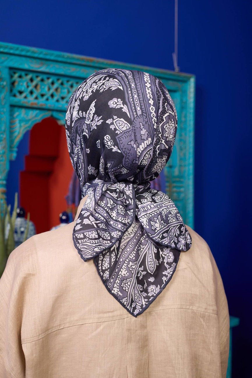 Marrakech Collection Soft Eşarp إيشارب سوفت من مجموعة مراكش باللون الأسود و الأبيض