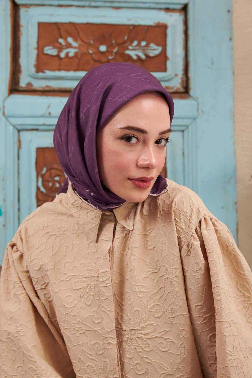 Cotton Soft  قطن سوفت ايشارب من سلسلة المونوغرام باللون البنفسجي