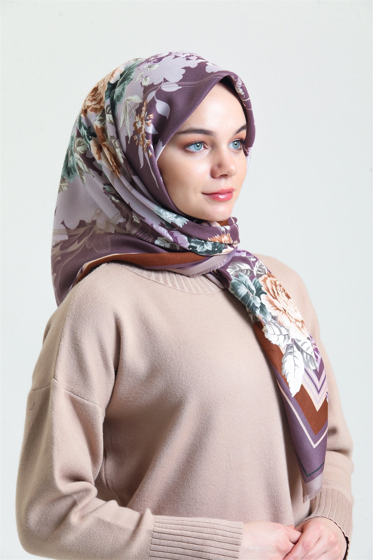Vintage Flora - 100% Pure Cotton ايشارب قطن كلاسيك "فنتج فلورا" - 100% قطن طبيعي نهدي موف ملكي